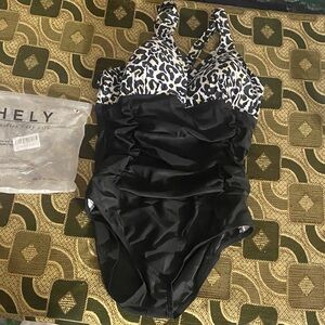 Shely Leopard Print One-Piece Swimsuit – Size L – New